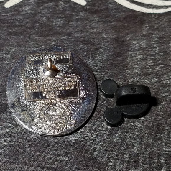 Rabbit from Winnie the Pooh Disney pin - Picture 2 of 2